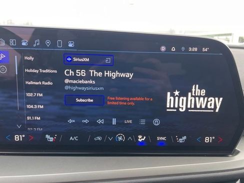 Used 2025 Chevrolet Traverse LT image 20