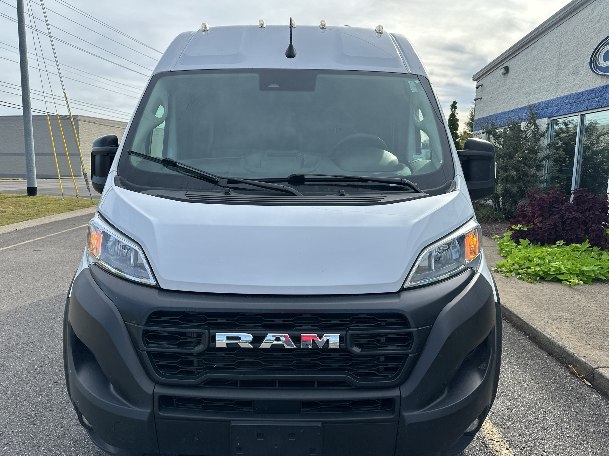 Used 2025 RAM ProMaster 2500 w/ Convenience Group FWD image 9