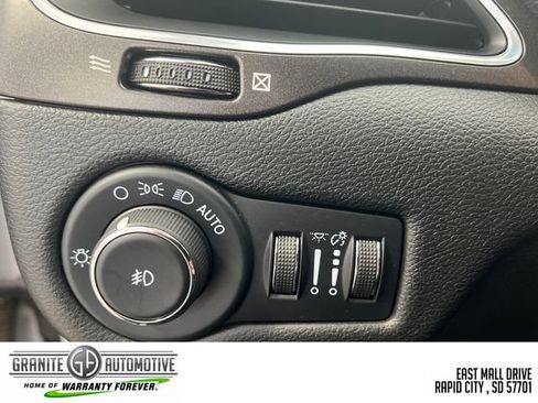 Used 2022 Jeep Cherokee Trailhawk w/ Trailer Tow Group AWD/4WD image 31