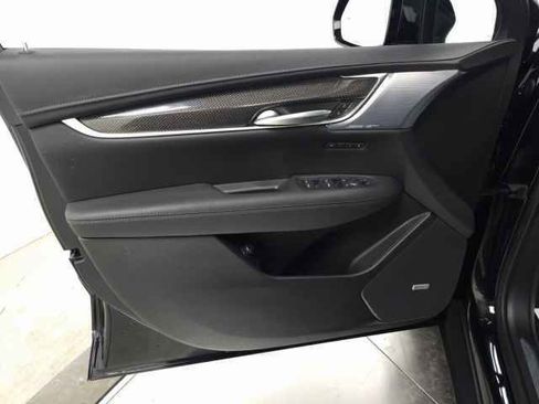 New 2026 Cadillac XT5 Sportv w/ LPO, Floor Liner Package image 10