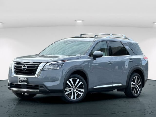 Used 2024 Nissan Pathfinder Platinum AWD/4WD image 2