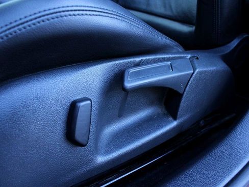 Used 2013 Volkswagen Golf R w/Sunroof & Navi image 11