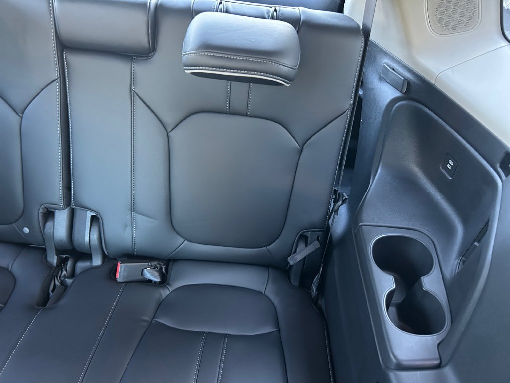 Used 2025 Honda Pilot Elite image 24
