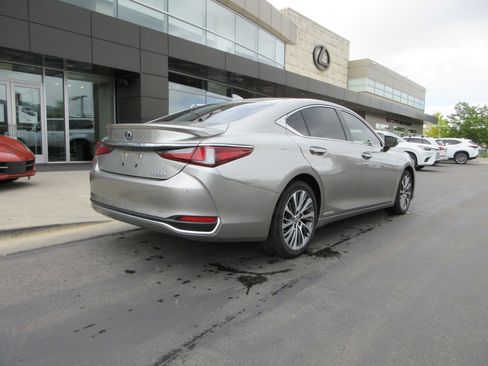 Used 2019 Lexus ES 300h w/ Premium Package FWD image 9