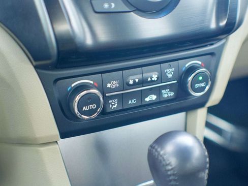 Used 2014 Acura ILX w/ Premium Package image 21