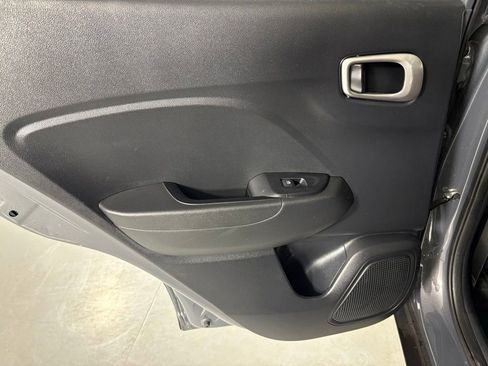 Used 2025 Hyundai Venue SEL FWD image 41
