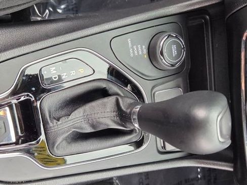 Used 2020 Jeep Cherokee Limited image 28