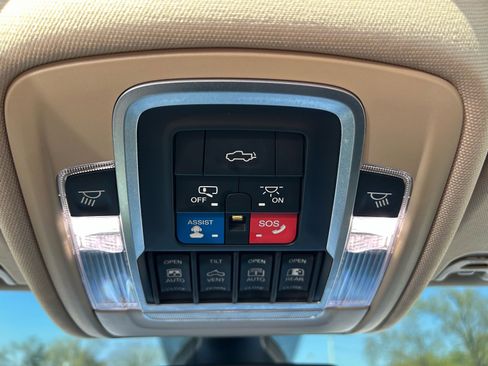 Used 2019 RAM 1500 Laramie AWD/4WD image 21