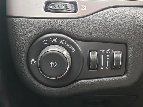 Used 2022 Jeep Cherokee Latitude Lux w/ Sun & Sound Group AWD/4WD image 31