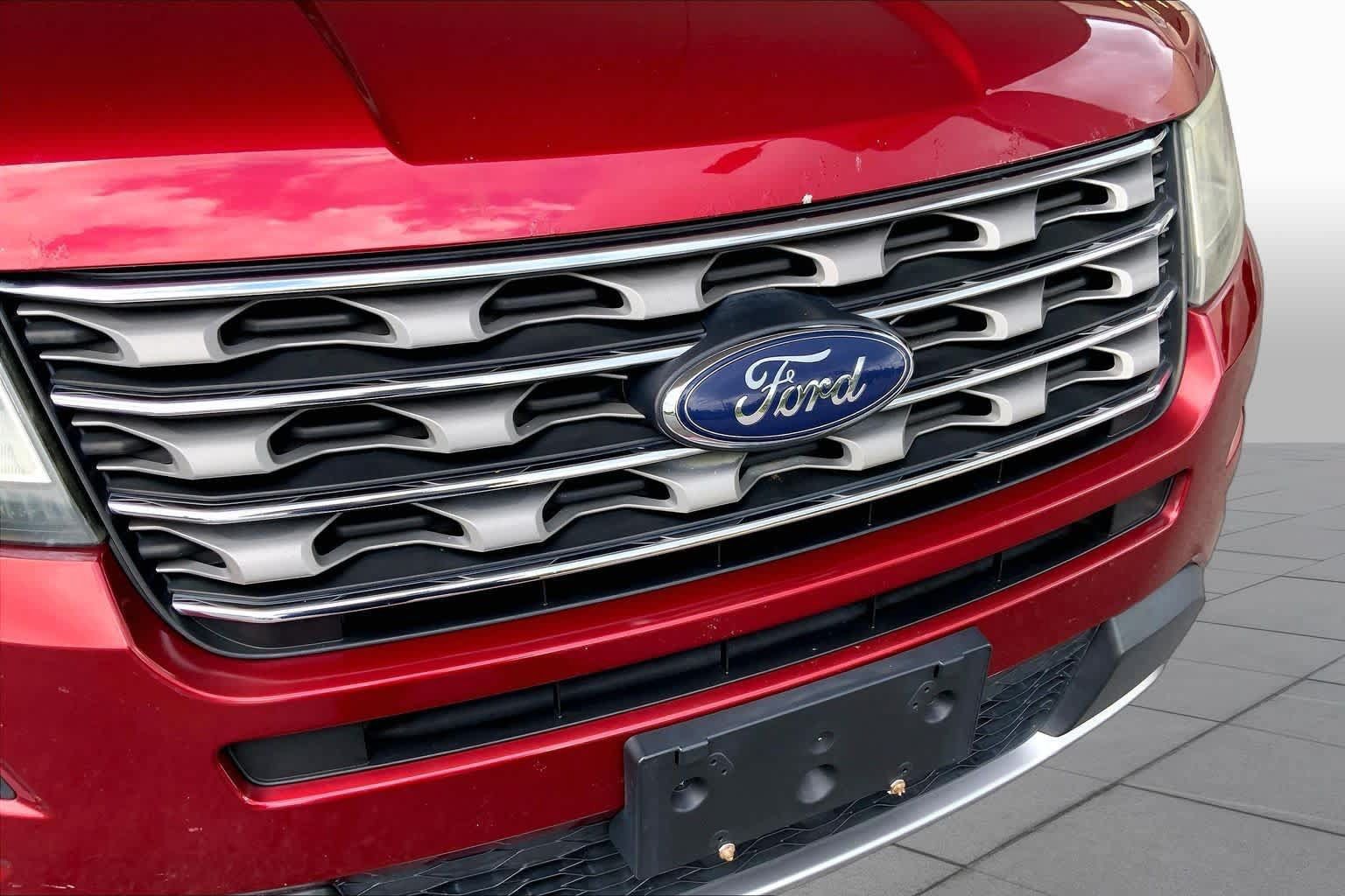 Used 2017 Ford Explorer XLT FWD image 28