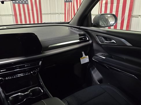 New 2026 Chevrolet Traverse LT image 17