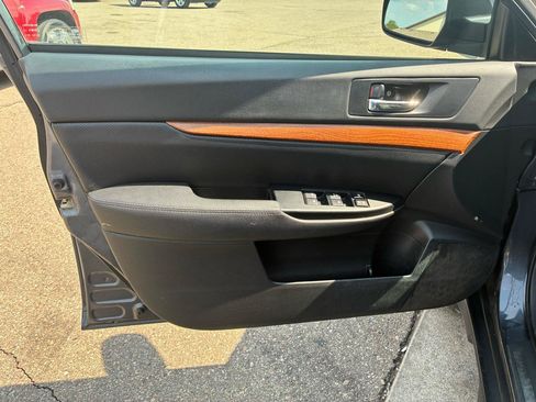 Used 2014 Subaru Outback 2.5i Limited w/ Moonroof Package AWD/4WD image 15