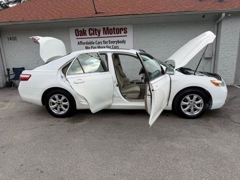 Used 2007 Toyota Camry LE FWD image 10