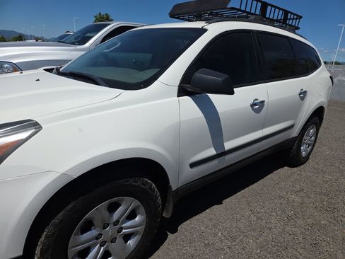 Used 2015 Chevrolet Traverse LS FWD image 2