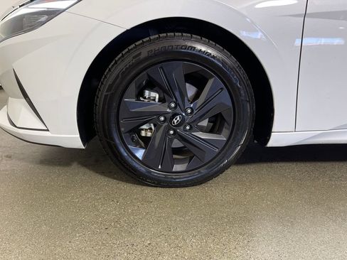 Certified 2022 Hyundai Elantra SEL image 11