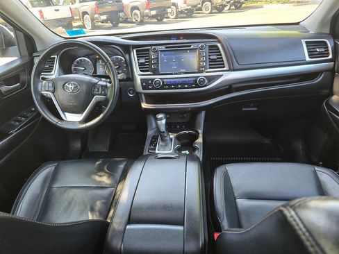 Used 2016 Toyota Highlander XLE AWD/4WD image 17