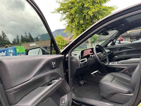 Used 2024 Cadillac Lyriq Luxury image 21