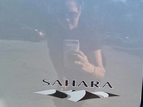 Used 2018 Jeep Wrangler Unlimited Sahara w/ Connectivity Group image 9