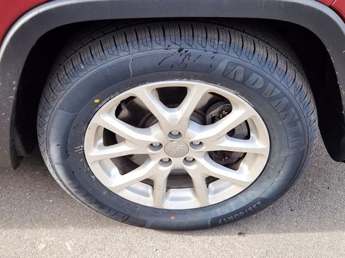 Used 2017 Jeep Cherokee Latitude w/ Safety/Convenience Group image 17