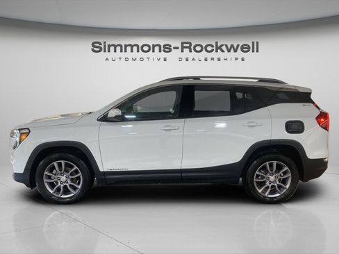 Used 2024 GMC Terrain SLT image 8