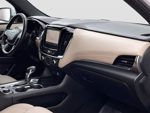 Used 2023 Chevrolet Traverse Premier image 32
