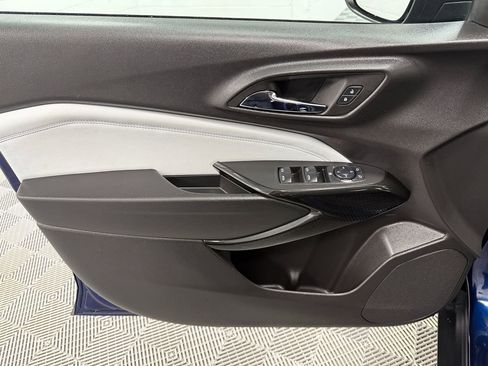 Used 2024 Chevrolet Trax LT w/ Sunroof Package image 9