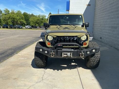 Used 2013 Jeep Wrangler Unlimited Rubicon w/ Max Tow Pkg AWD/4WD image 7