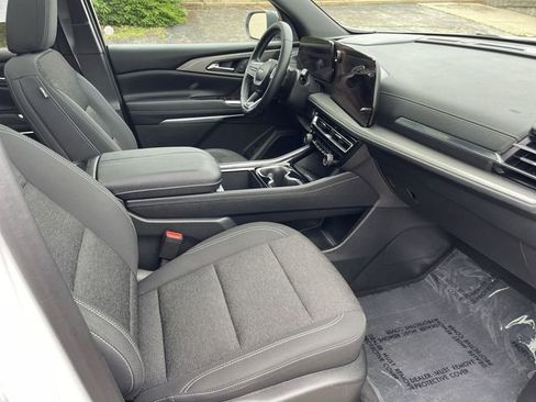 Used 2025 Chevrolet Traverse LT w/ Sun and Wheel Package AWD/4WD image 17