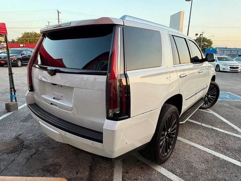 Used 2019 Cadillac Escalade Luxury RWD image 3