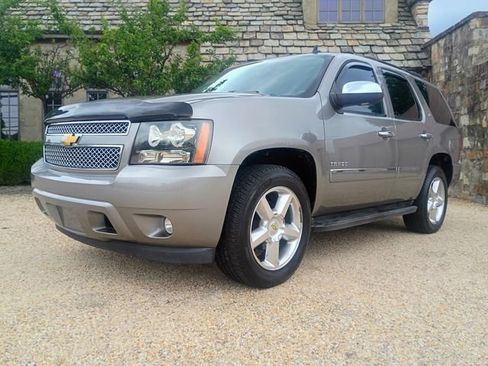 Used 2012 Chevrolet Tahoe LTZ RWD image 16