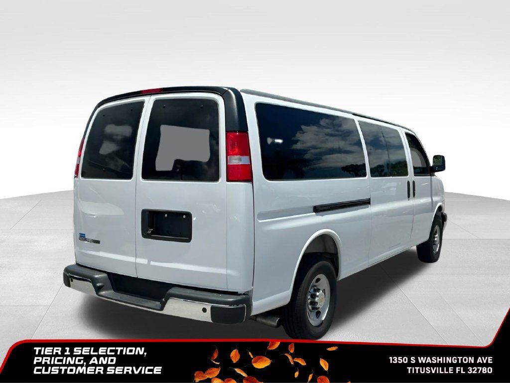 Used 2025 Chevrolet Express 3500 LT w/ LT Preferred Equipment Group RWD image 10