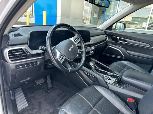 Used 2024 Kia Telluride EX w/ EX Captain's Chair Package AWD/4WD image 22