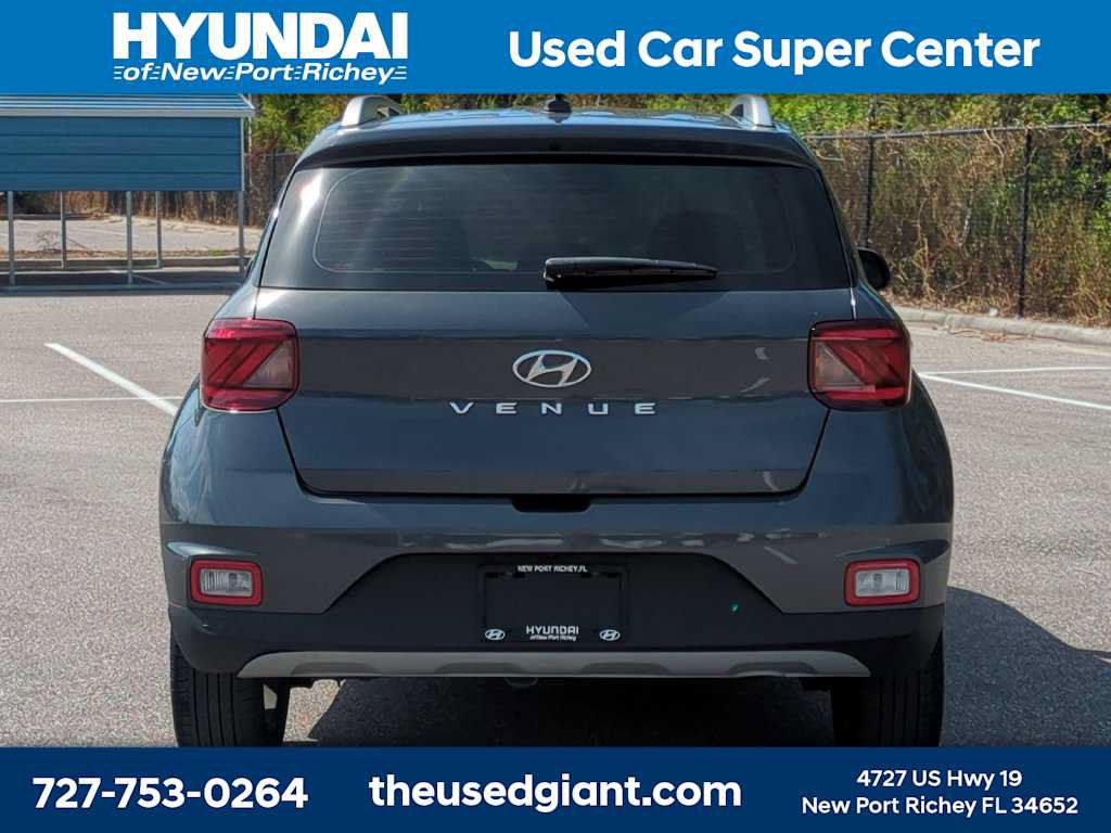 Certified 2025 Hyundai Venue SEL FWD image 4