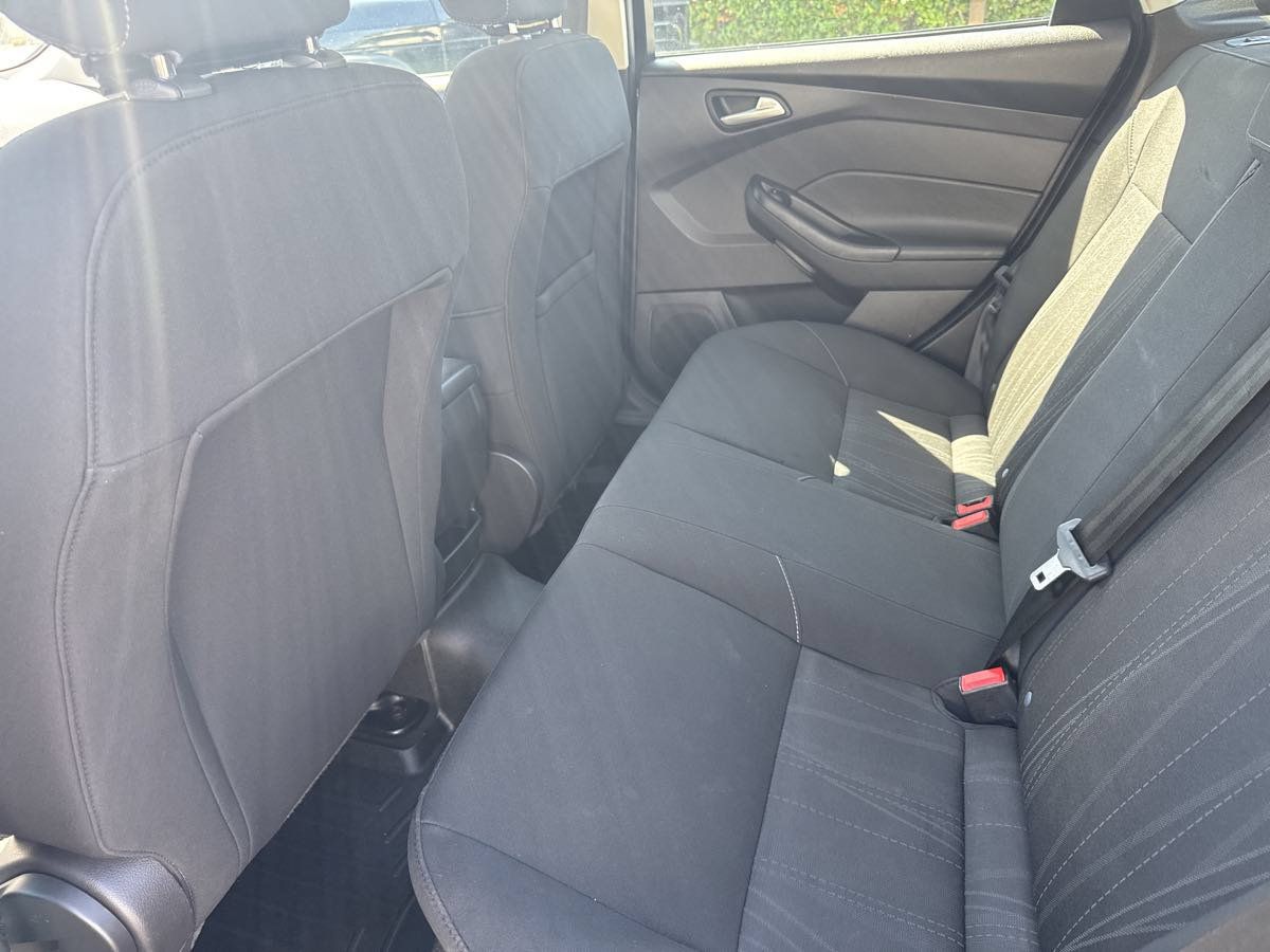 Used 2018 Ford Focus SE FWD image 11