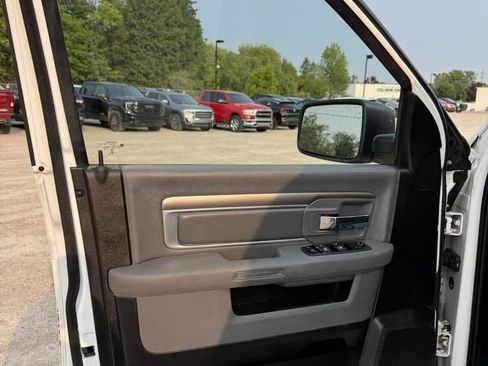 Used 2019 RAM 1500 Classic SLT image 10