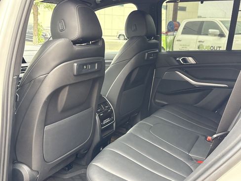 Used 2022 BMW X5 xDrive40i w/ Premium Package AWD/4WD image 13