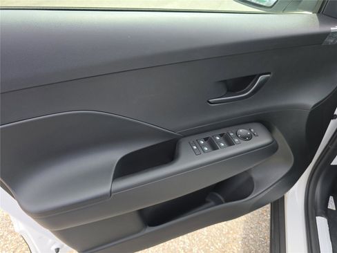 New 2026 Hyundai Kona SE image 11