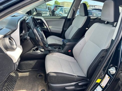 Used 2017 Toyota RAV4 XLE AWD/4WD image 15
