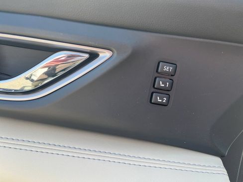 Used 2023 Subaru Ascent Limited w/ Technology Package AWD/4WD image 10