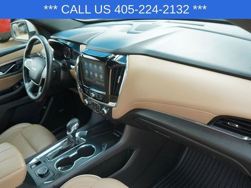 Used 2023 Chevrolet Traverse Premier FWD image 23