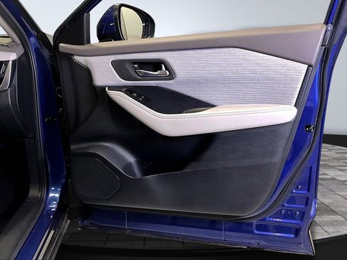 Used 2023 Nissan Rogue SV image 27