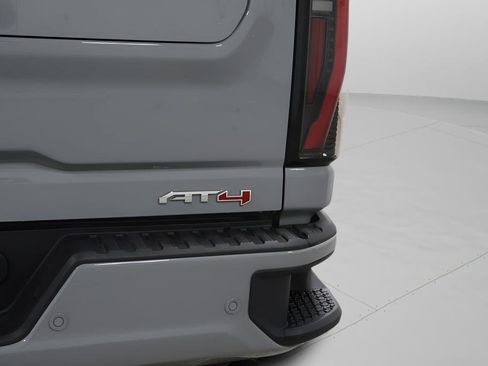 Used 2025 GMC Sierra 2500 AT4 w/ AT4 Premium Plus Package image 34