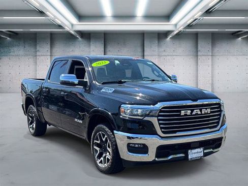 Used 2025 RAM 1500 Laramie AWD/4WD image 3