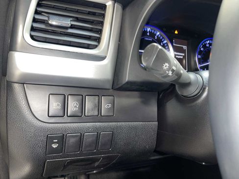 Used 2018 Toyota Highlander XLE FWD image 24
