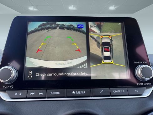 New 2025 Nissan Sentra SR w/ SR Premium Package image 28