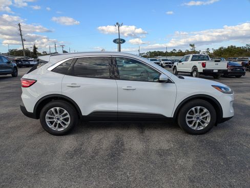 Used 2021 Ford Escape SE w/ Convenience Package image 3