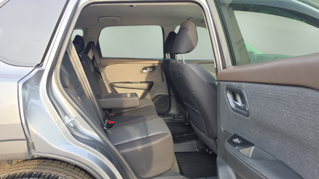 Used 2023 Nissan Rogue SV FWD image 27