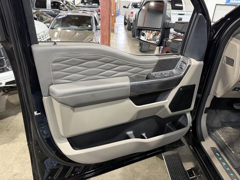 Used 2025 Ford F250 Platinum w/ Platinum Plus Package image 14