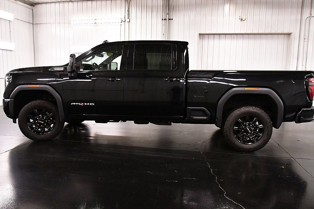Used 2025 GMC Sierra 2500 AT4 AWD/4WD image 4