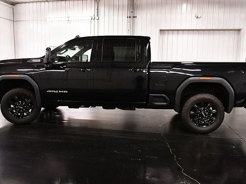 Used 2025 GMC Sierra 2500 AT4 AWD/4WD image 4